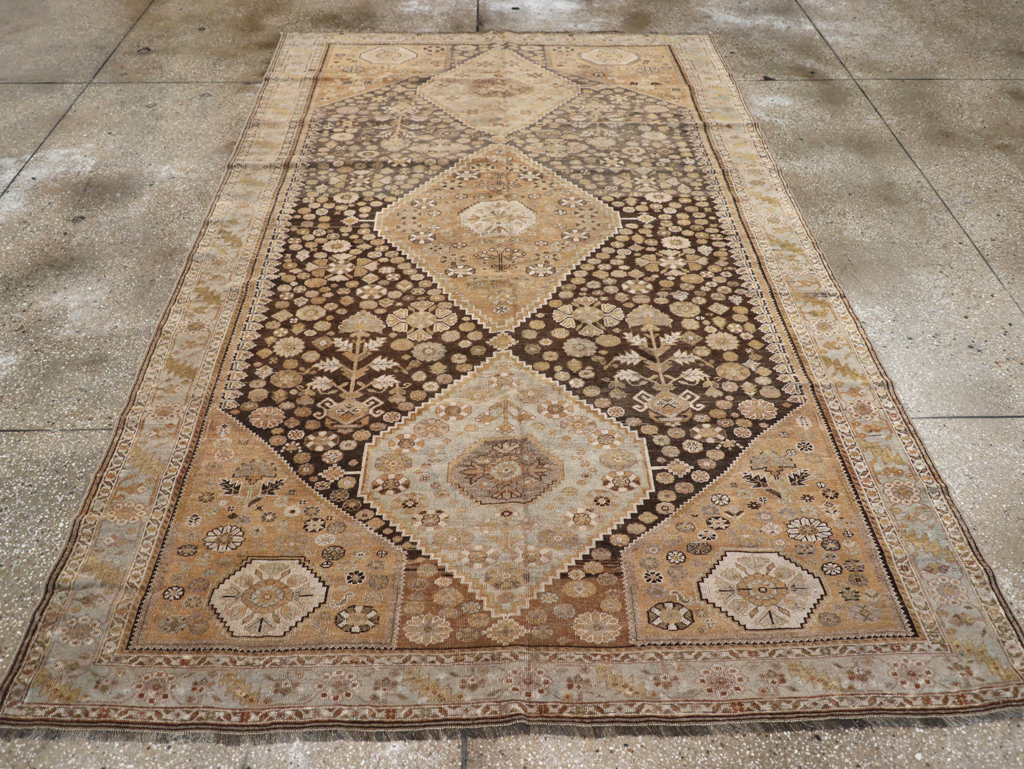 Antique Persian Shiraz Rug, No.22496 - Galerie Shabab