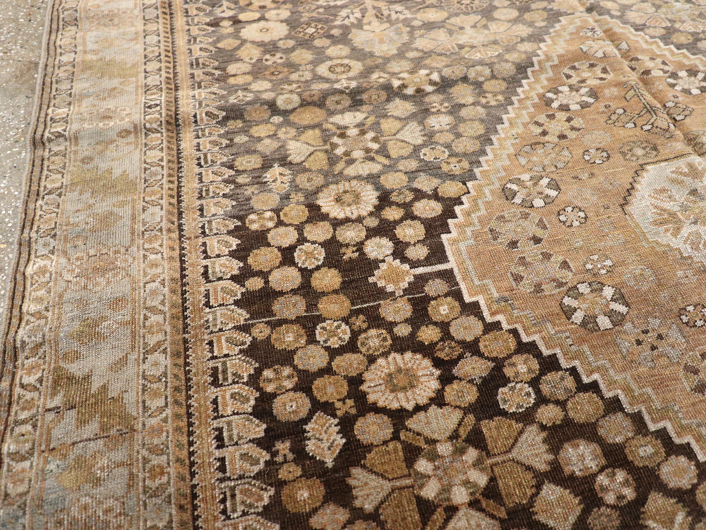 Antique Persian Shiraz Rug, No.22496 - Galerie Shabab