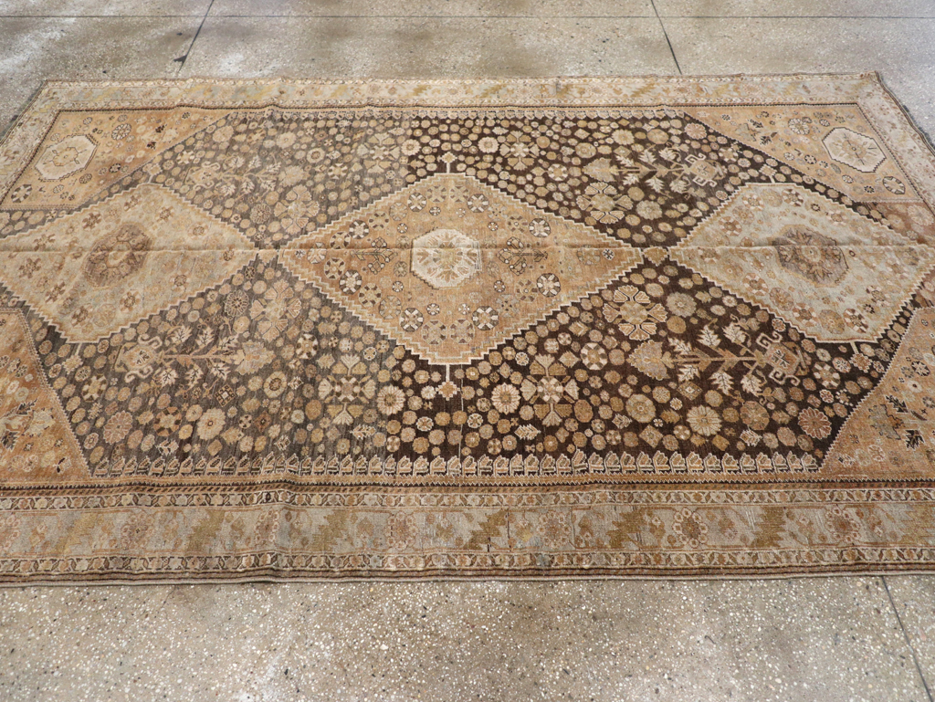 Antique Persian Shiraz Rug, No.22496 - Galerie Shabab