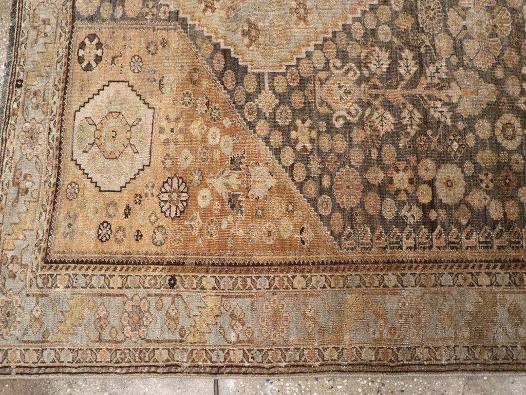 Antique Persian Shiraz Rug, No.22496 - Galerie Shabab