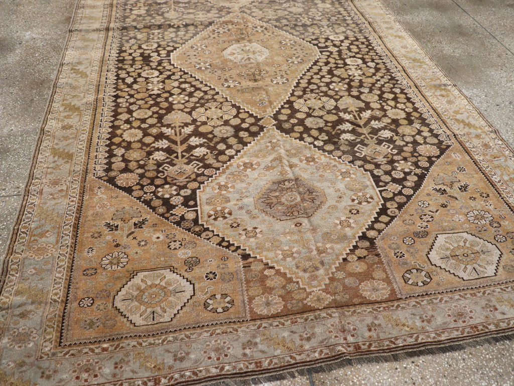 Antique Persian Shiraz Rug, No.22496 - Galerie Shabab