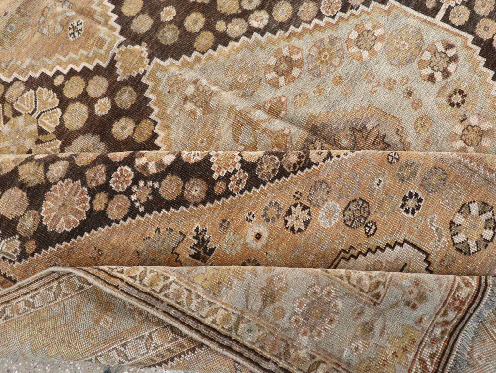 Antique Persian Shiraz Rug, No.22496 - Galerie Shabab