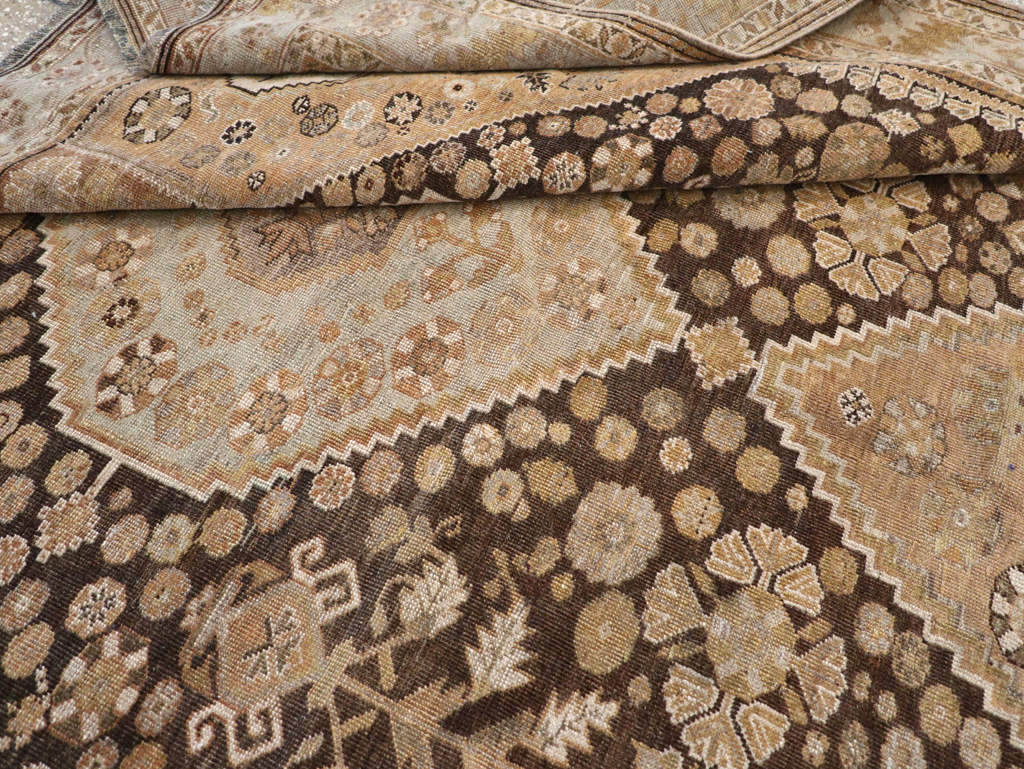 Antique Persian Shiraz Rug, No.22496 - Galerie Shabab