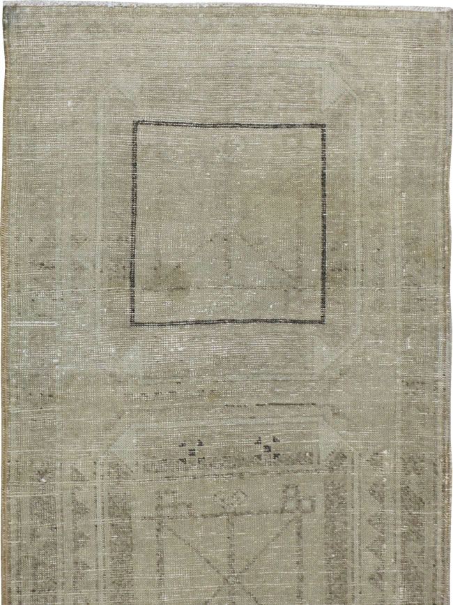 Antique Oushak Runner, No.22500 - Galerie Shabab