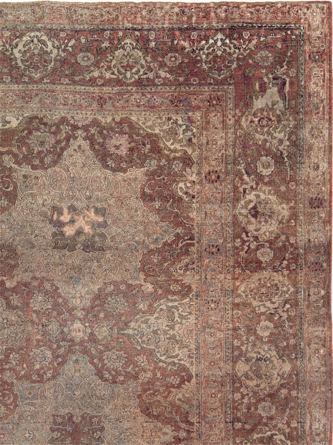 Antique Persian Isfahan Carpet, No.22505 - Galerie Shabab