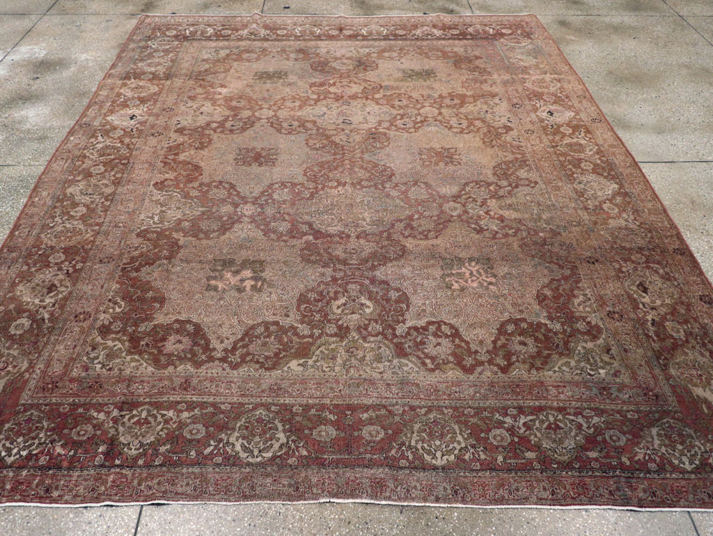Antique Persian Isfahan Carpet, No.22505 - Galerie Shabab