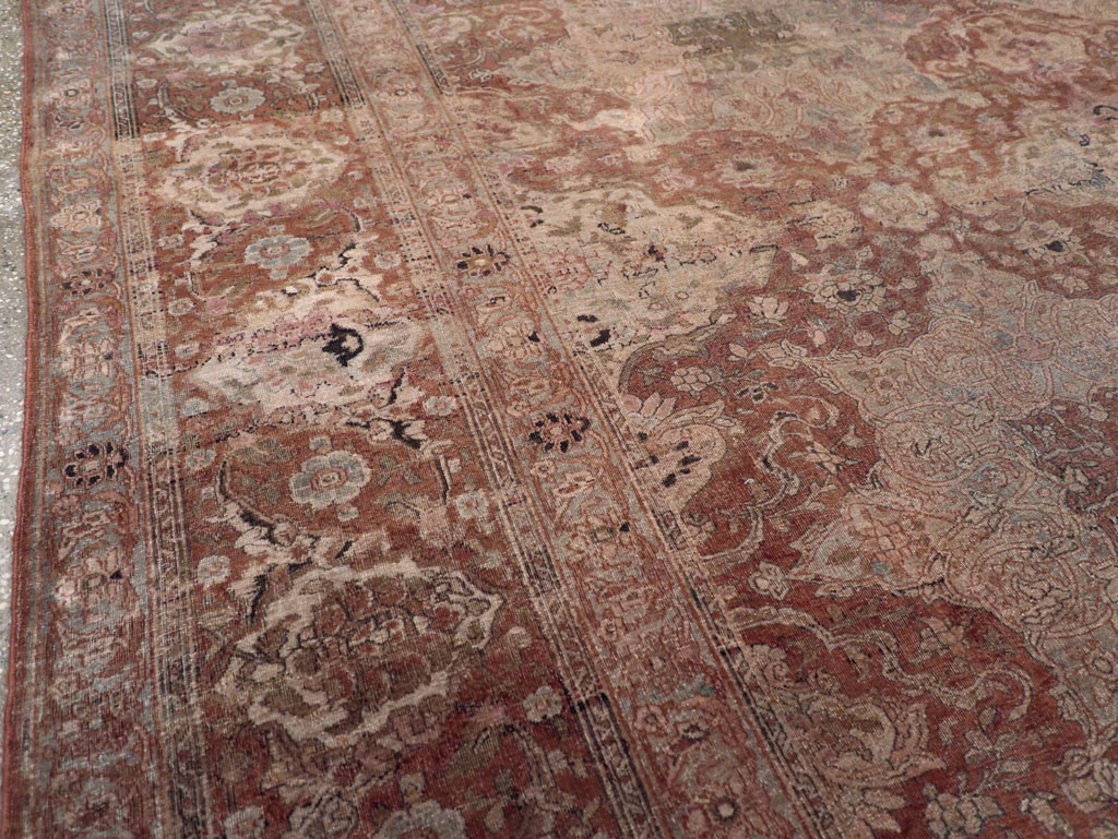 Antique Persian Isfahan Carpet, No.22505 - Galerie Shabab