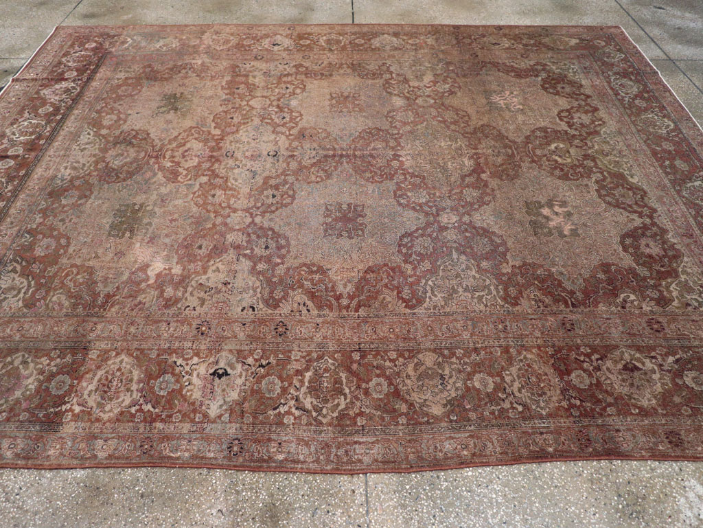 Antique Persian Isfahan Carpet, No.22505 - Galerie Shabab