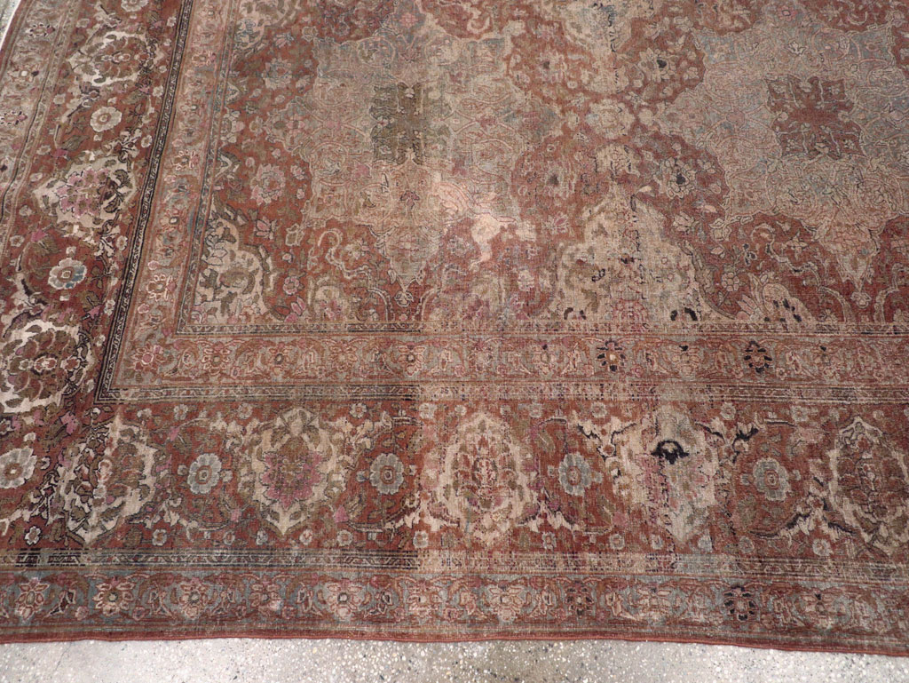 Antique Persian Isfahan Carpet, No.22505 - Galerie Shabab