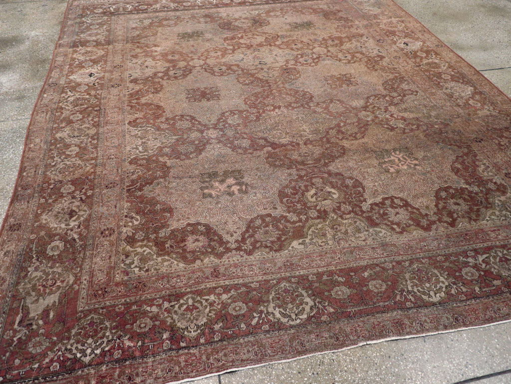 Antique Persian Isfahan Carpet, No.22505 - Galerie Shabab