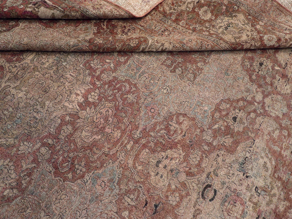 Antique Persian Isfahan Carpet, No.22505 - Galerie Shabab