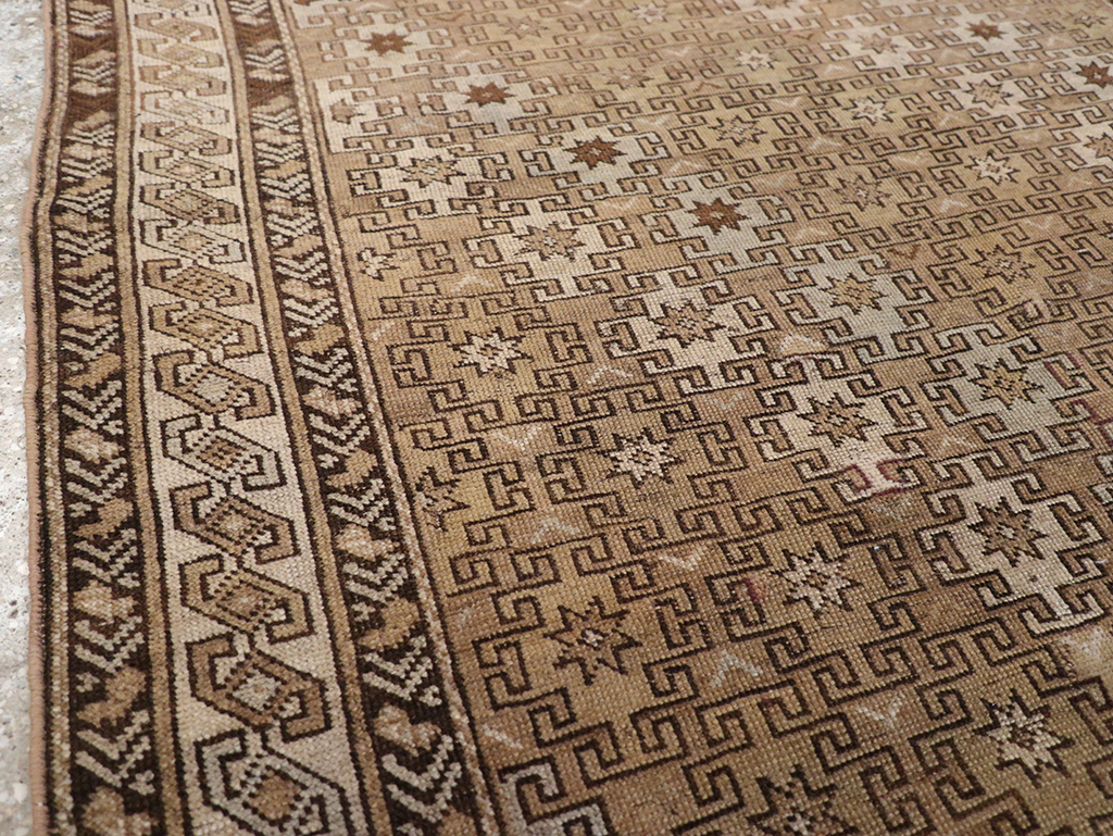 Antique Caucasian Shirvan Accent Rug, No.22558 - Galerie Shabab