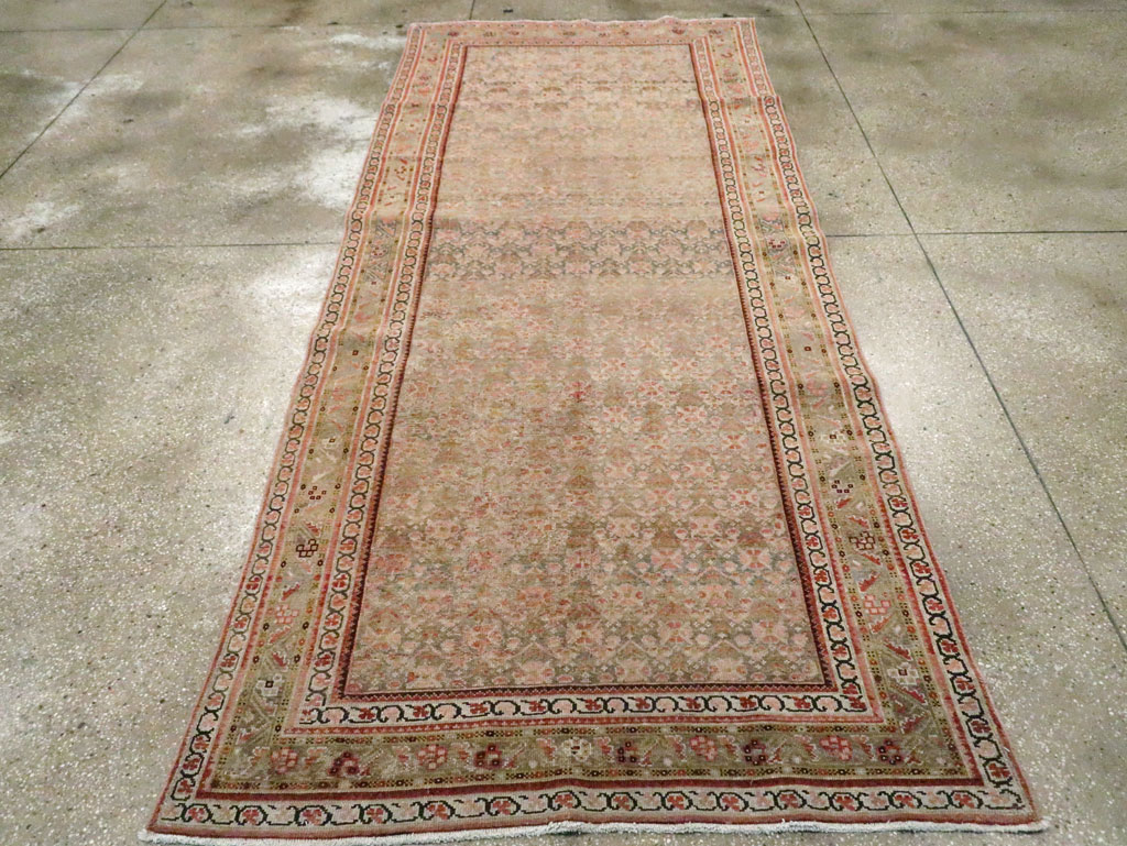 Antique Persian Malayer Gallery Carpet, No.22573 - Galerie Shabab