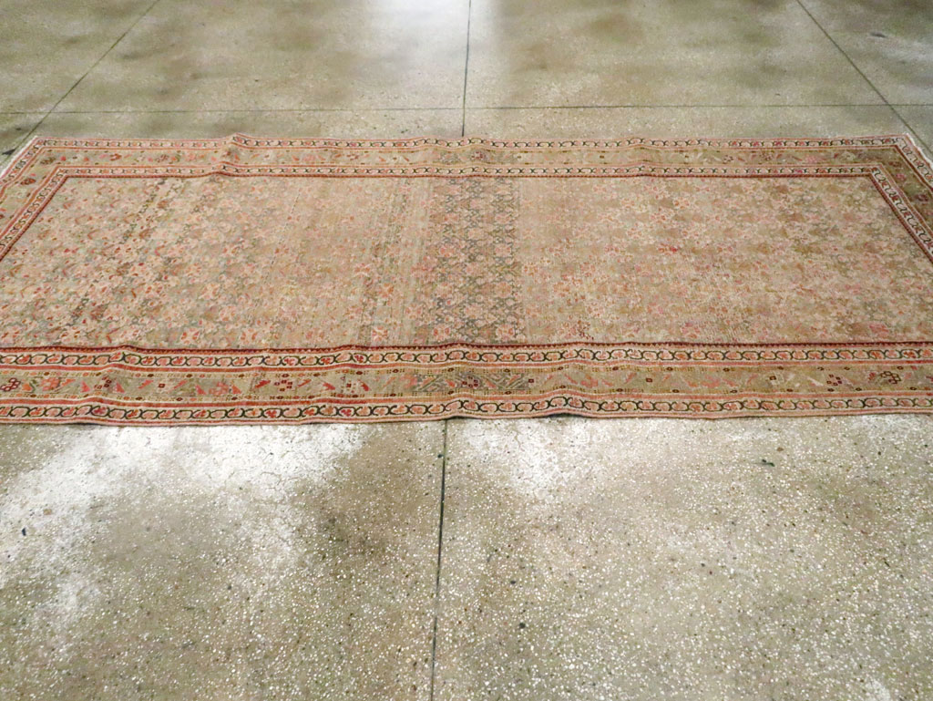 Antique Persian Malayer Gallery Carpet, No.22573 - Galerie Shabab