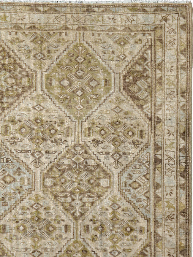 Vintage Persian Shiraz Sqaure Rug, No.22576 - Galerie Shabab