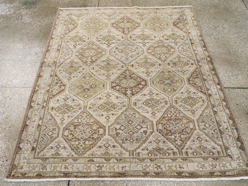 Vintage Persian Shiraz Sqaure Rug, No.22576 - Galerie Shabab