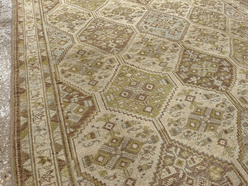 Vintage Persian Shiraz Sqaure Rug, No.22576 - Galerie Shabab