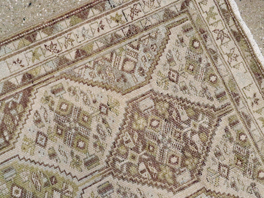 Vintage Persian Shiraz Sqaure Rug, No.22576 - Galerie Shabab