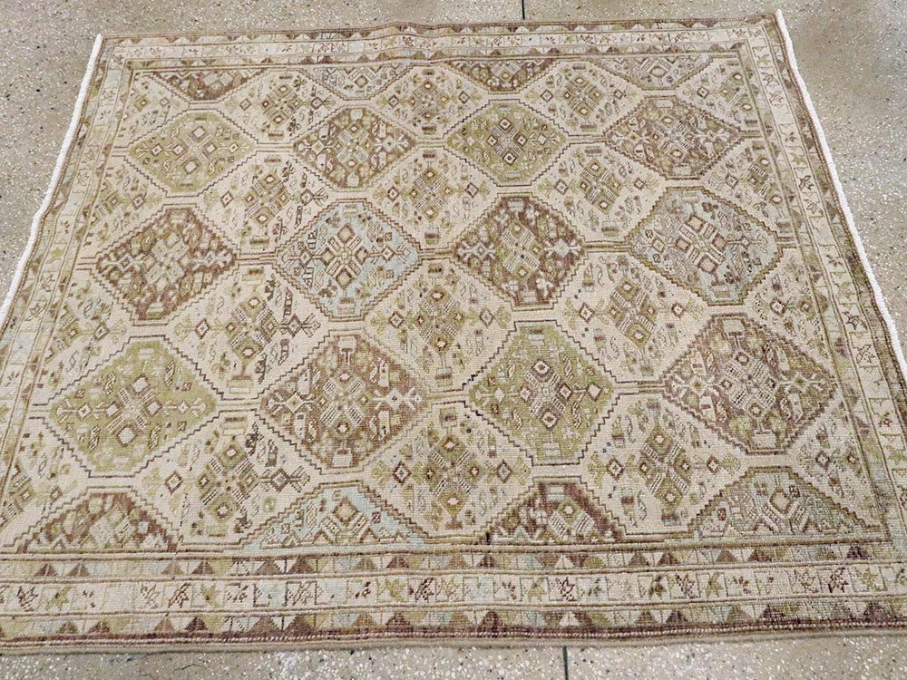 Vintage Persian Shiraz Sqaure Rug, No.22576 - Galerie Shabab