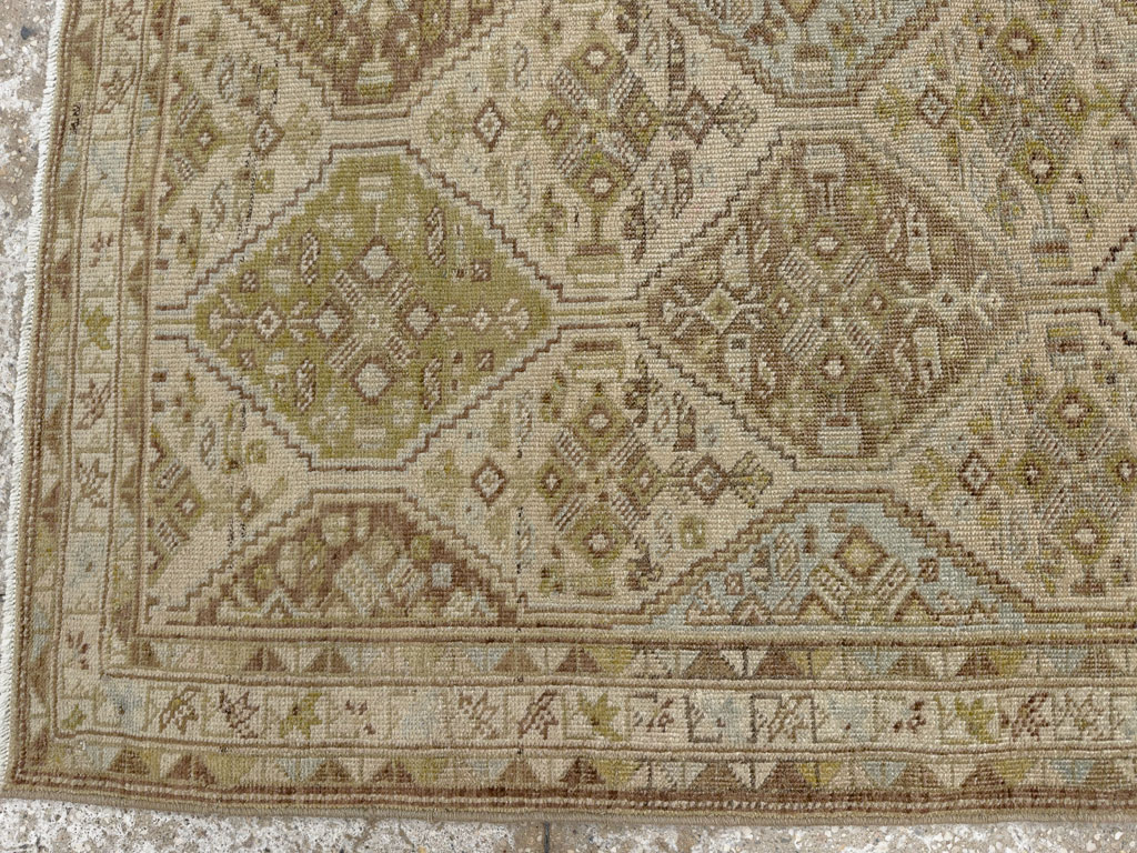 Vintage Persian Shiraz Sqaure Rug, No.22576 - Galerie Shabab