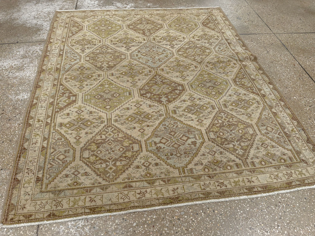 Vintage Persian Shiraz Sqaure Rug, No.22576 - Galerie Shabab