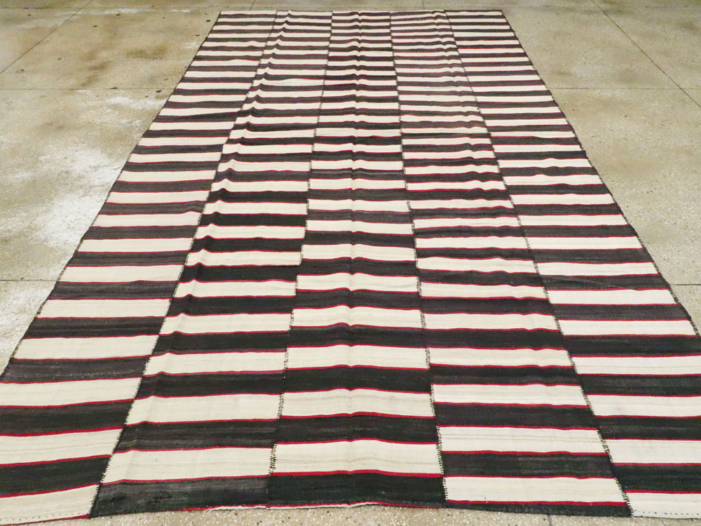 Vintage Persian Flatweave Kilim, No.22615 - Galerie Shabab