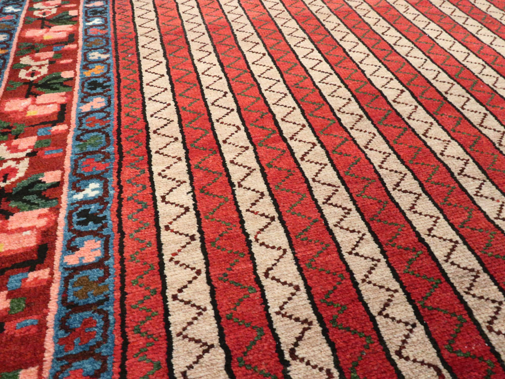 Vintage Persian Bakhtiari Rug, No.22635 - Galerie Shabab