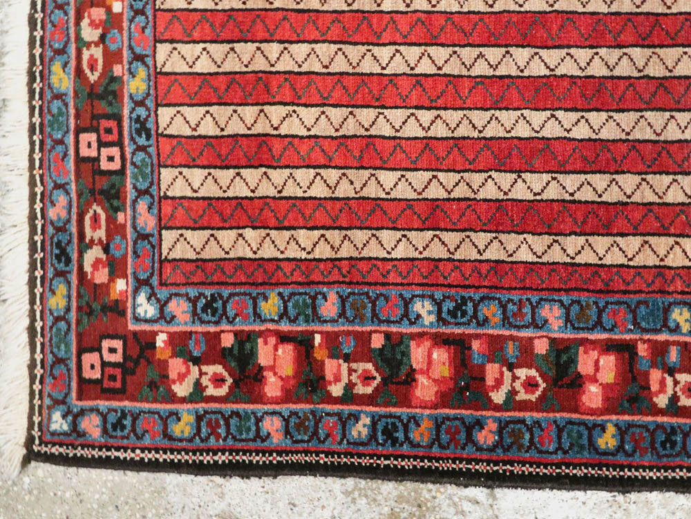 Vintage Persian Bakhtiari Rug, No.22635 - Galerie Shabab