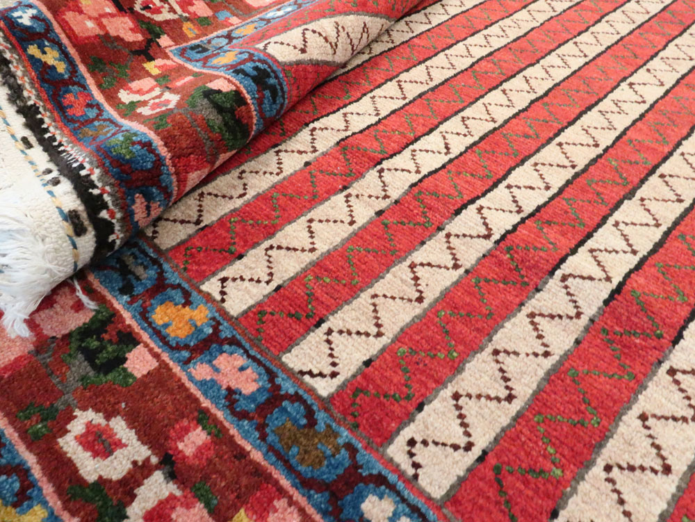 Vintage Persian Bakhtiari Rug, No.22635 - Galerie Shabab