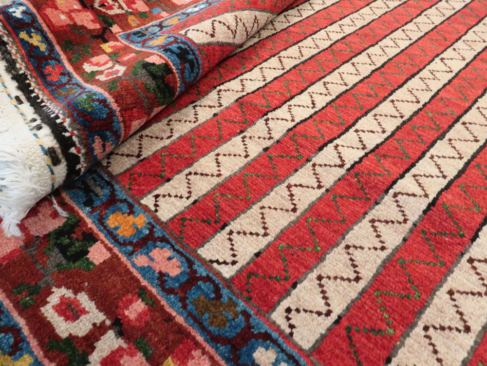 Vintage Persian Bakhtiari Rug, No.22635 - Galerie Shabab