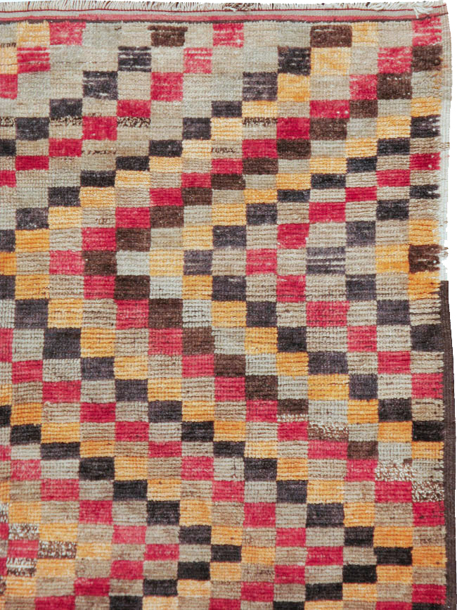 Vintage Turkish Anatolian Accent Rug, No.22644 - Galerie Shabab