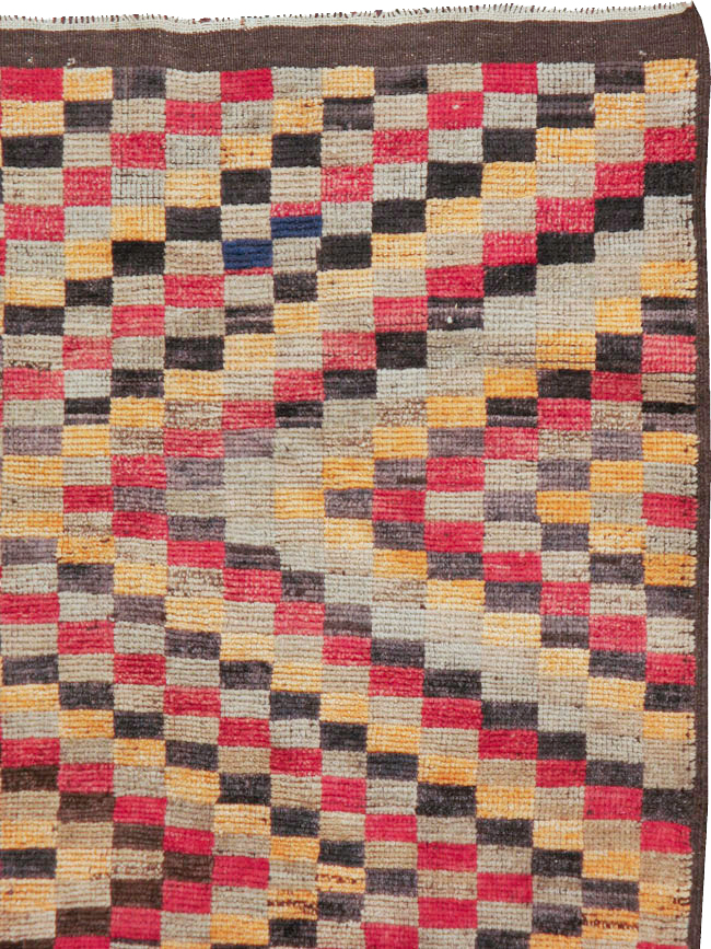 Vintage Turkish Anatolian Accent Rug, No.22644 - Galerie Shabab