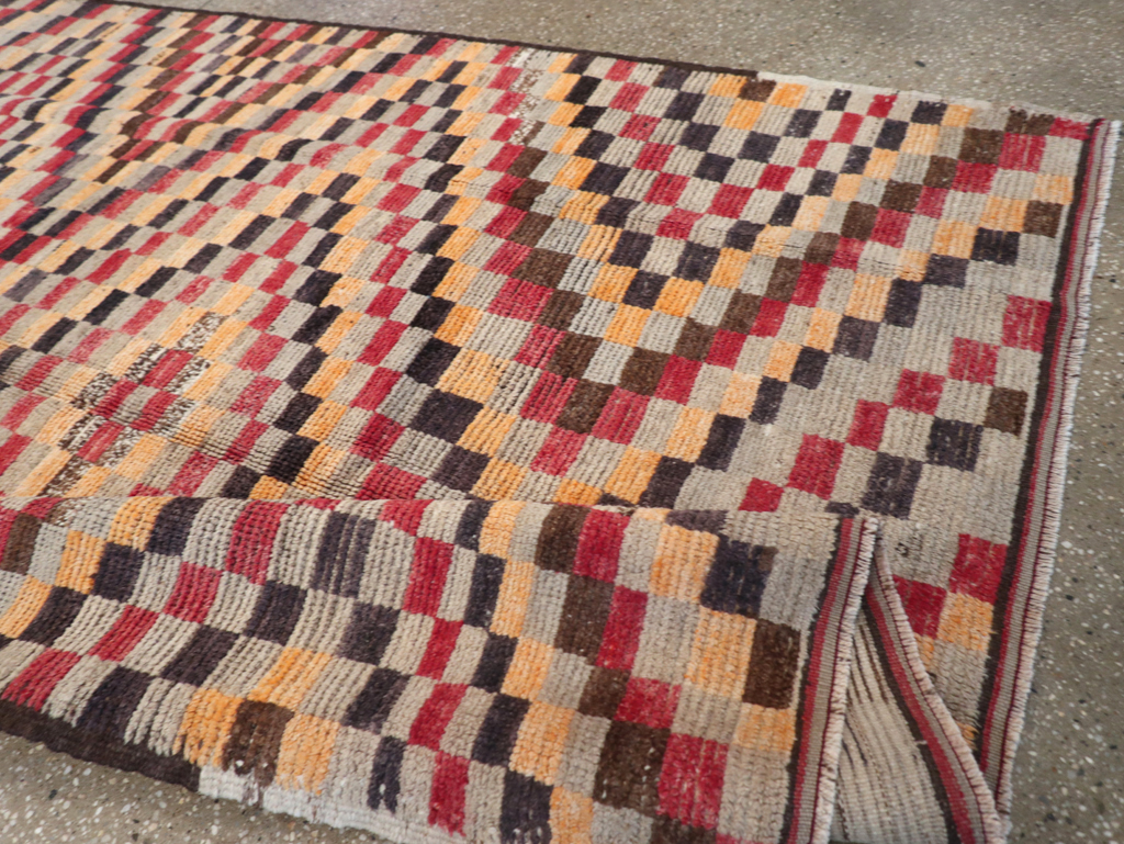 Vintage Turkish Anatolian Accent Rug, No.22644 - Galerie Shabab