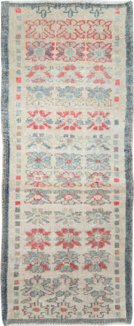 Vintage Turkish Anatolian Throw Rug, No.22649 - Galerie Shabab