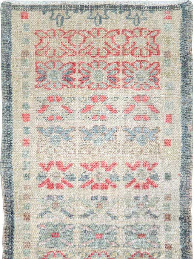 Vintage Turkish Anatolian Throw Rug, No.22649 - Galerie Shabab