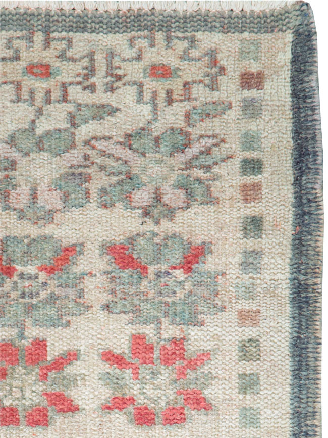Vintage Turkish Anatolian Throw Rug, No.22649 - Galerie Shabab