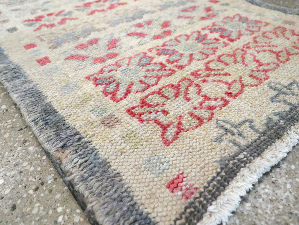 Vintage Turkish Anatolian Throw Rug, No.22649 - Galerie Shabab