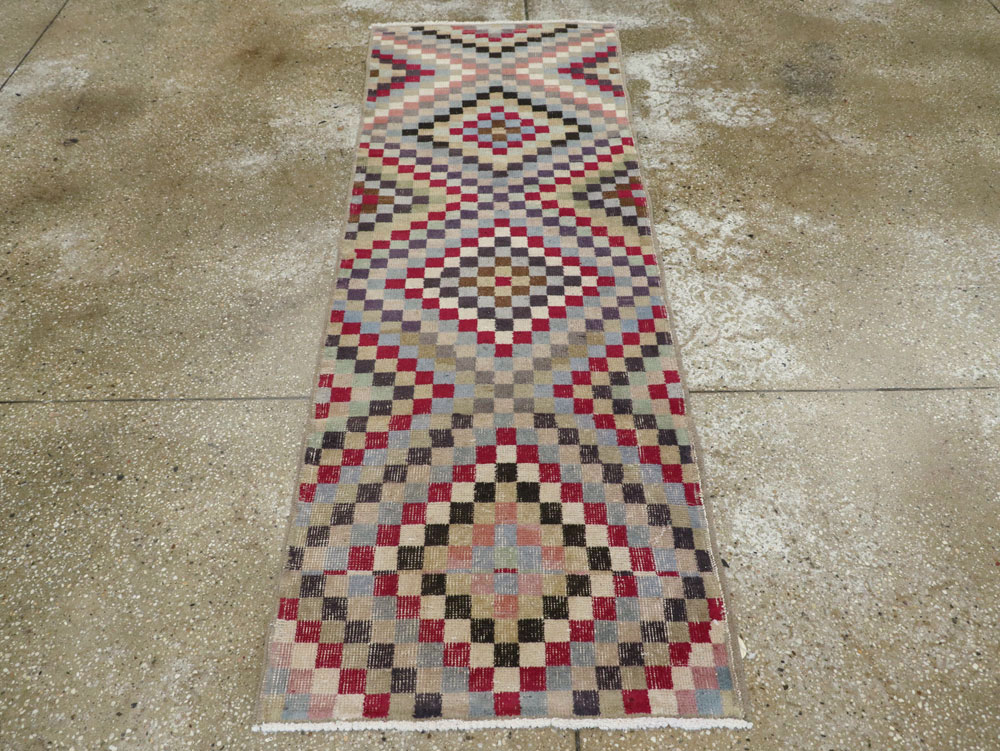 Vintage Turkish Anatolian Small Runner, No.22657 - Galerie Shabab