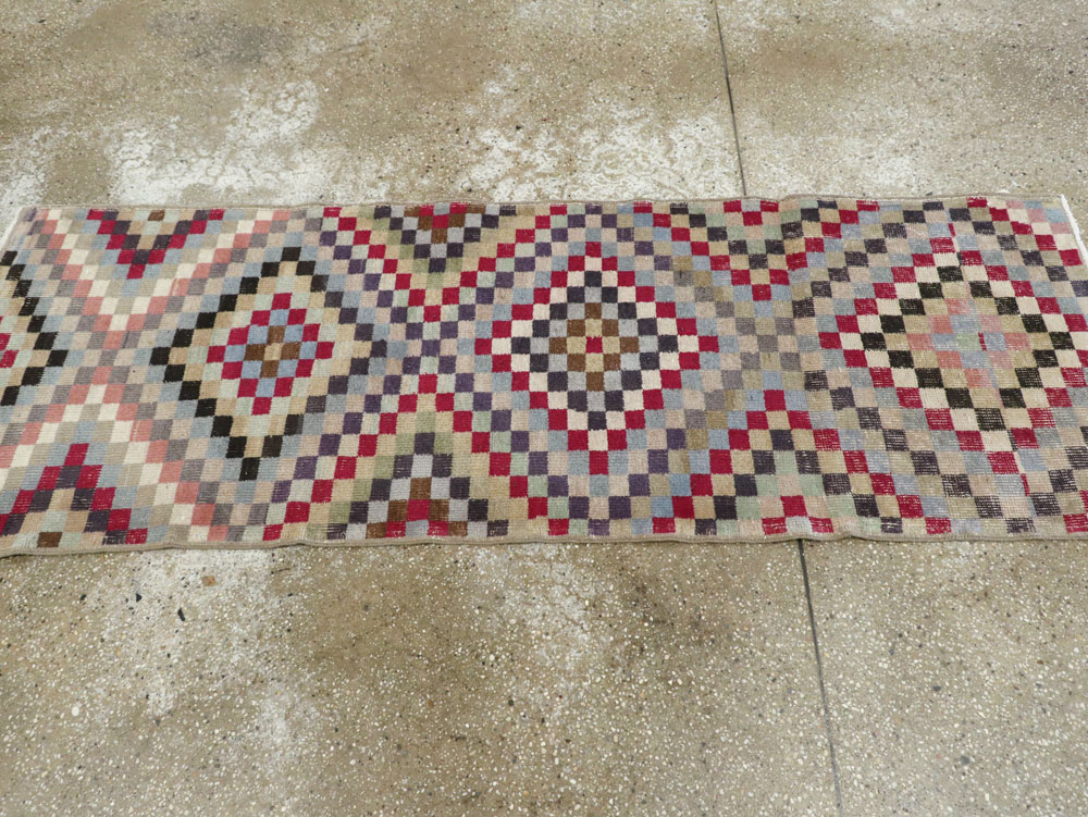 Vintage Turkish Anatolian Small Runner, No.22657 - Galerie Shabab