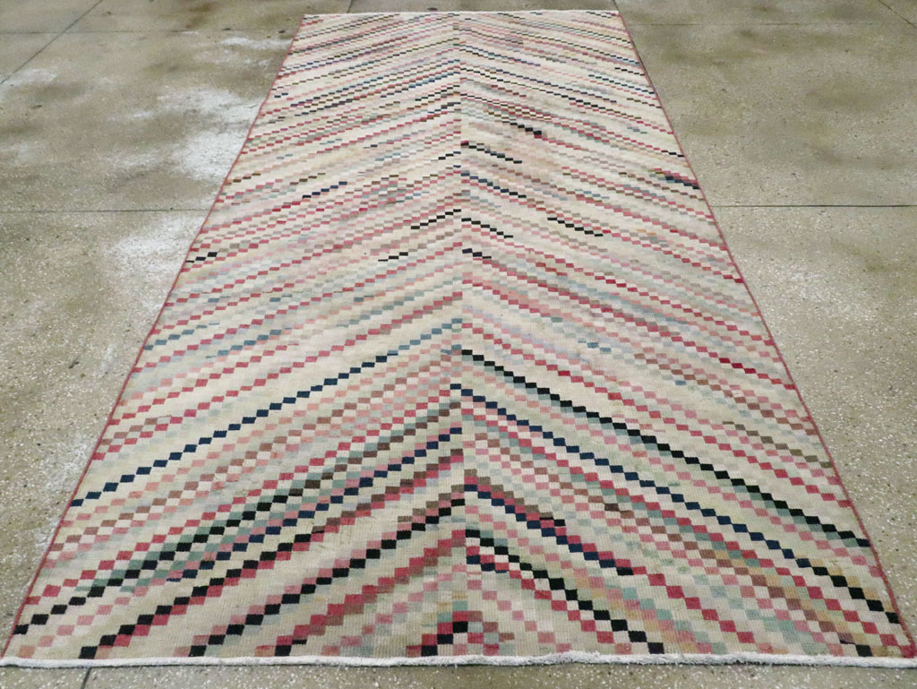 Vintage Turkish Anatolian Gallery Carpet, No.22658 - Galerie Shabab