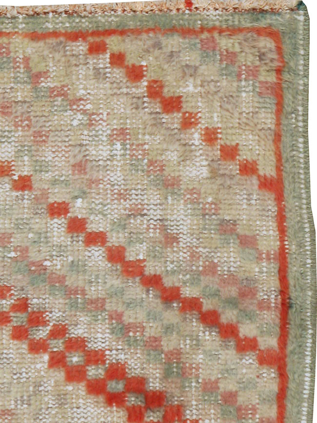 Vintage Turkish Anatolian Distressed Rug, No.22662 - Galerie Shabab