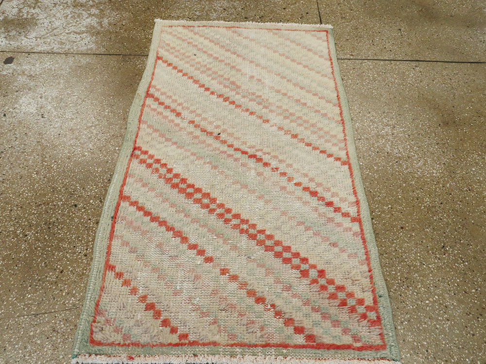 Vintage Turkish Anatolian Distressed Rug, No.22662 - Galerie Shabab