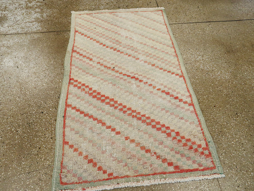 Vintage Turkish Anatolian Distressed Rug, No.22662 - Galerie Shabab