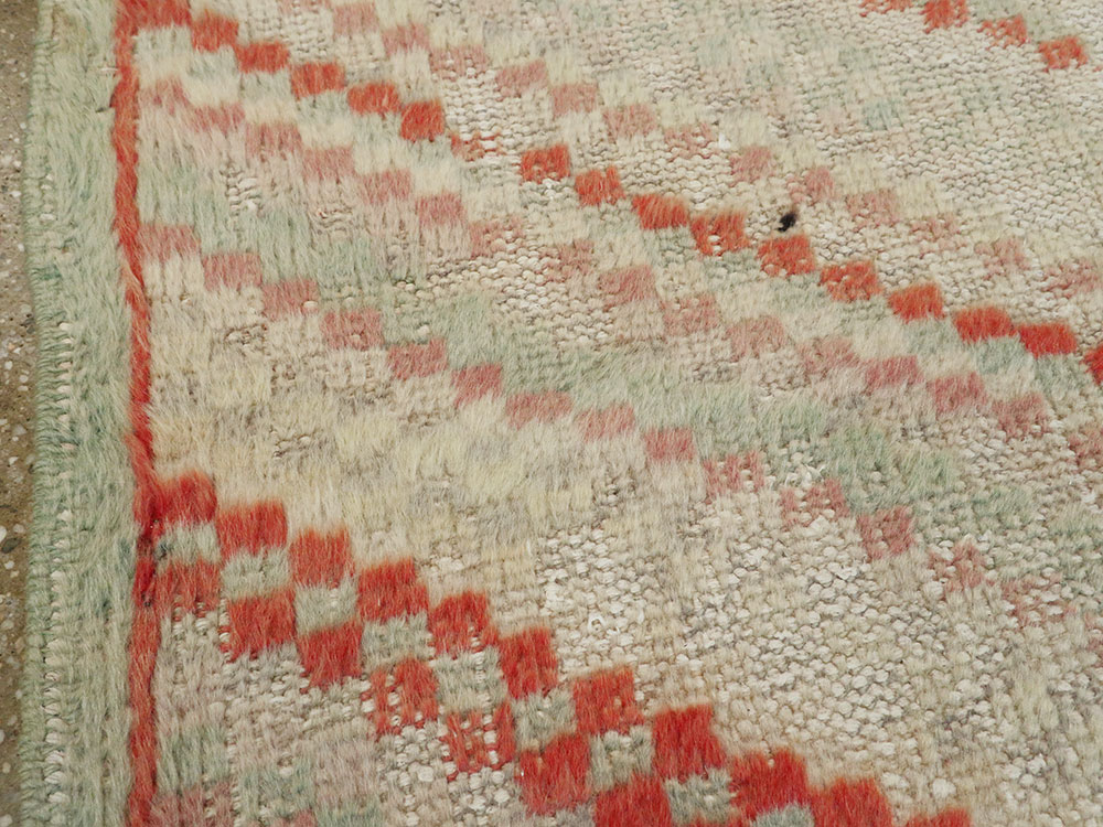 Vintage Turkish Anatolian Distressed Rug, No.22662 - Galerie Shabab