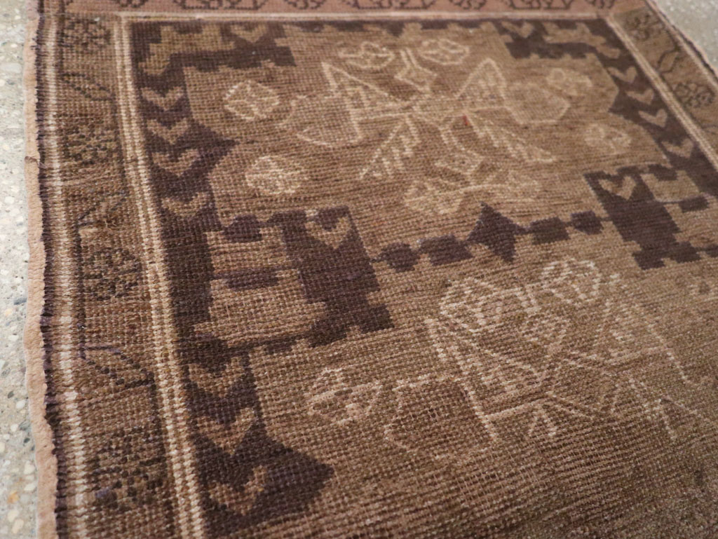 Vintage Persian Malayer Throw Rug, No.22672 - Galerie Shabab