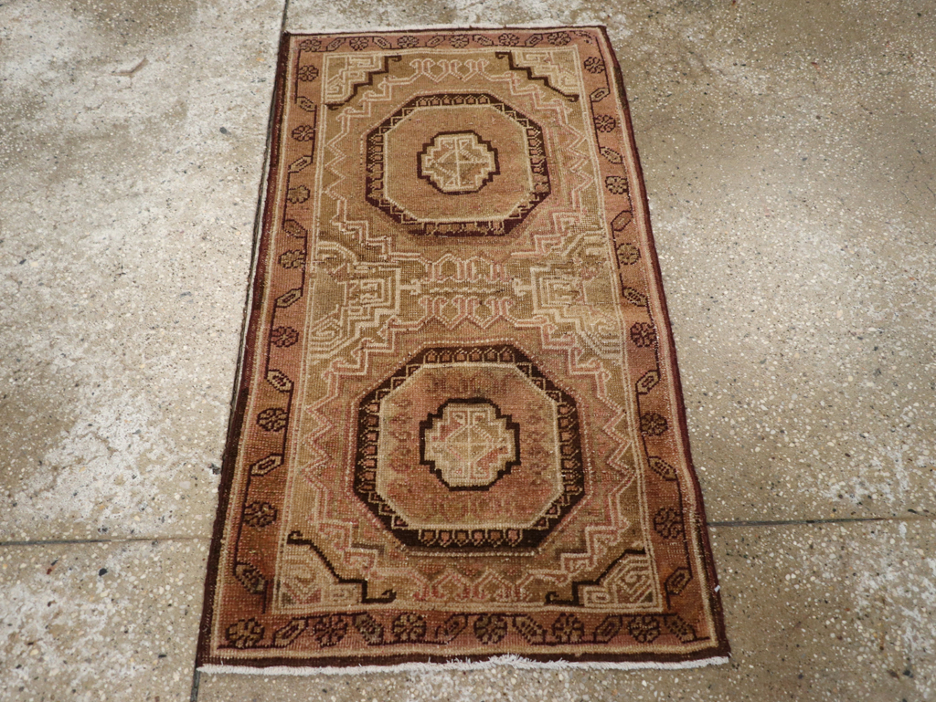 Antique Khotan Rug, No.22674 - Galerie Shabab