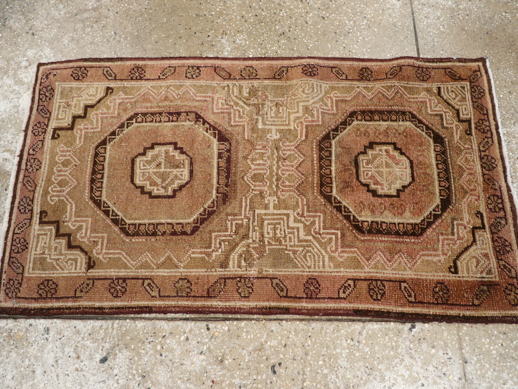 Antique Khotan Rug, No.22674 - Galerie Shabab