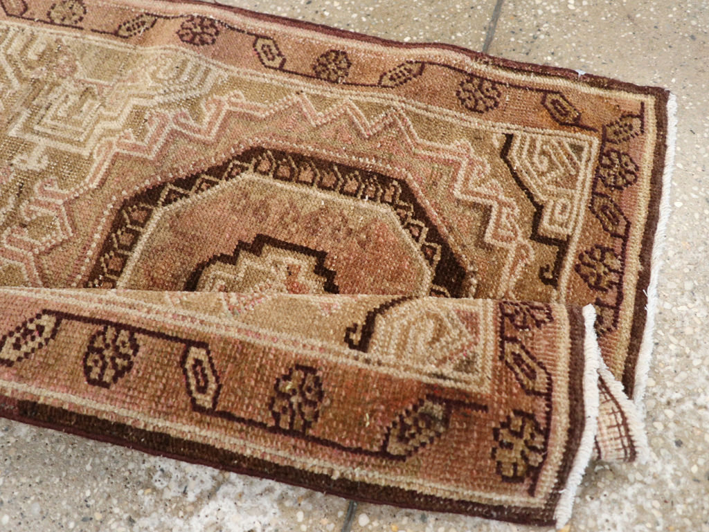 Antique Khotan Rug, No.22674 - Galerie Shabab