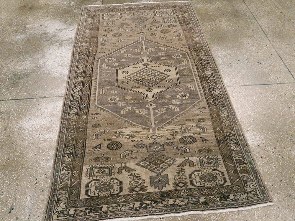 Vintage Persian Malayer Accent Rug, No.22702 - Galerie Shabab