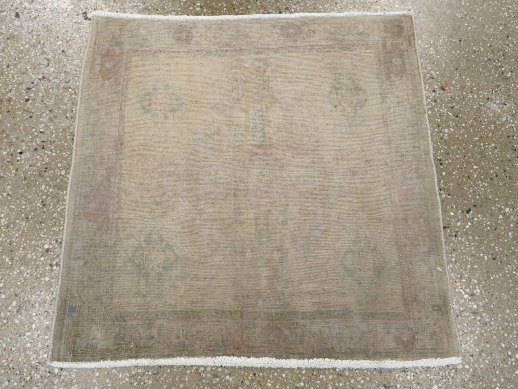 Vintage Persian Shiraz Rug (Pair: 1 of 2), No.22705 - Galerie Shabab